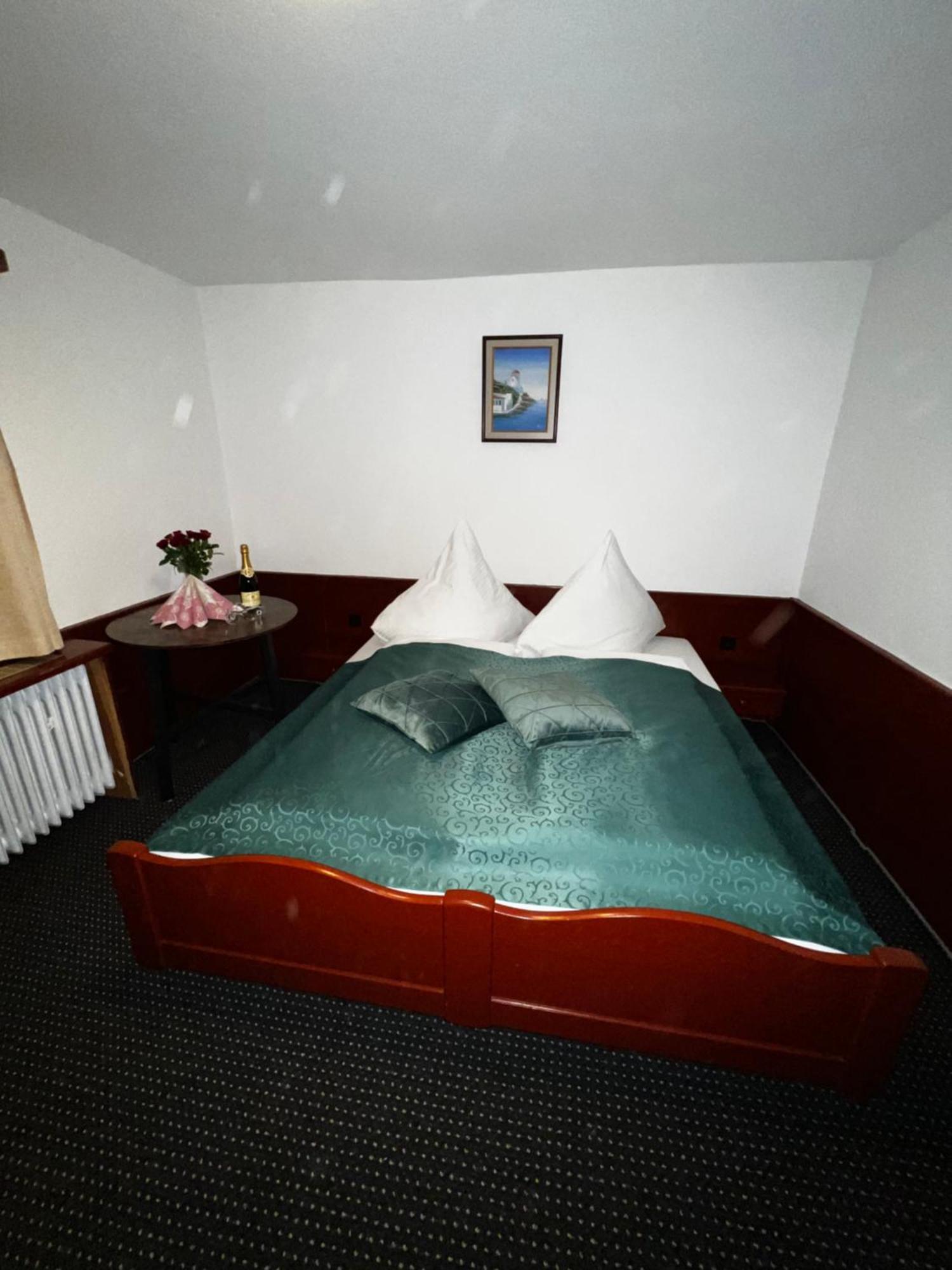 Gasthof Stern Asteri Frickenhausen  Экстерьер фото